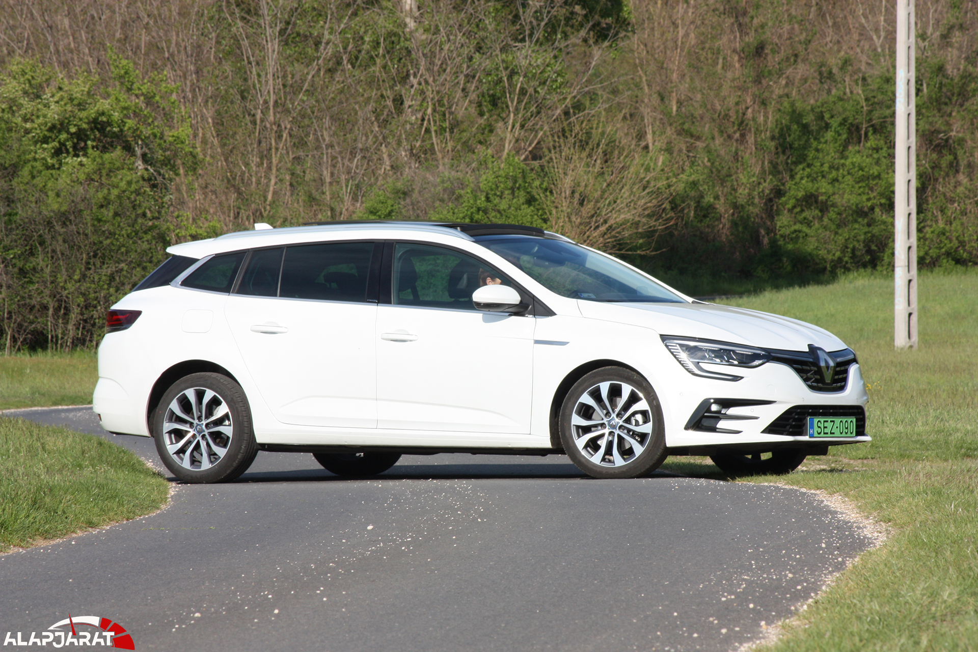 Renault Megane teszt Grandtour E TECH Plug in Hybrid 2021 teszt és