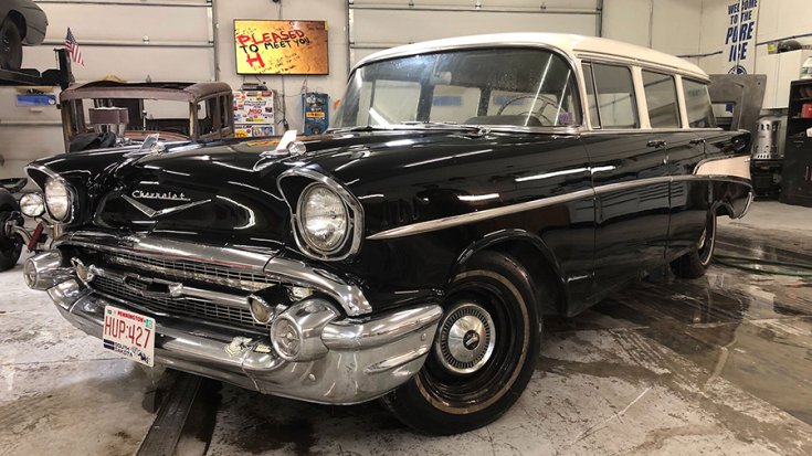 A poros Chevy szépen csillog a takarítás után