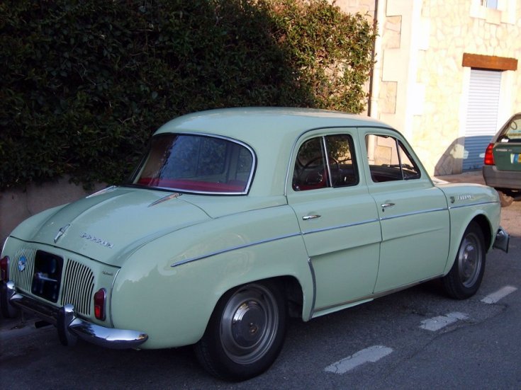Renault Dauphine, kék limuzin, elölnézet, oldalnézet, jobbról, alulról fotózva