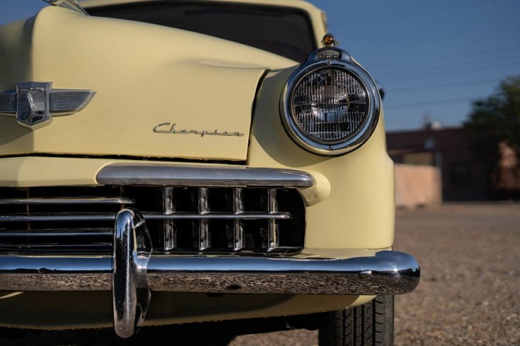 1948 Studebaker Champion, orrának fele, szemből