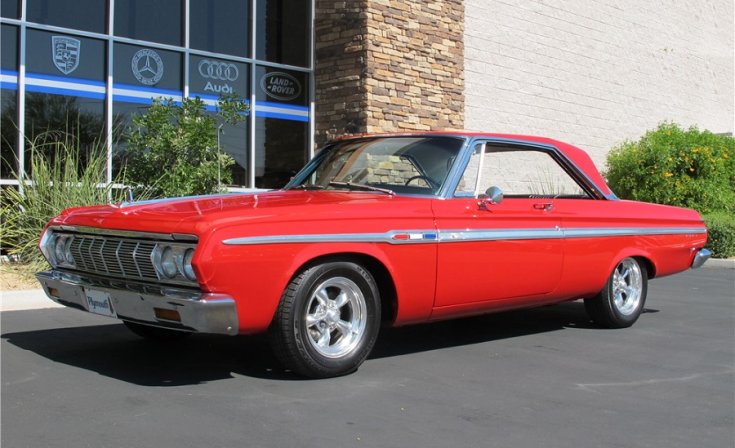 1964 Plymouth Fury, vörös kupé, elölnézet, oldalnézet, balról, távolról fotózva, ráközelítve