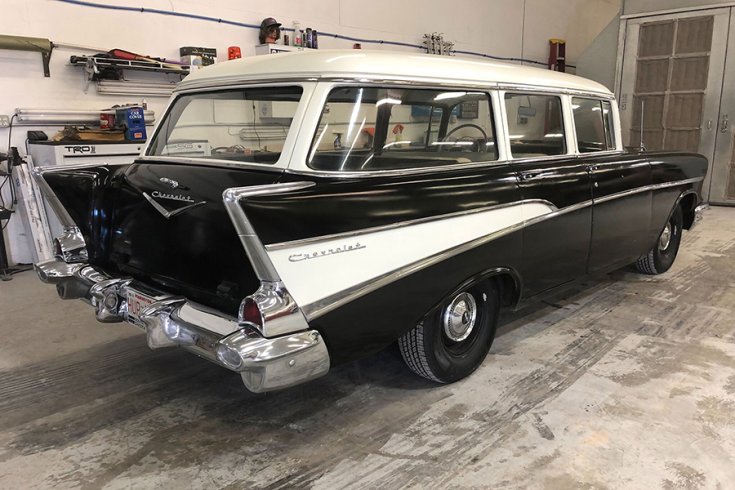 Az újjá varázsolt Chevy 210 Townsman hátulról