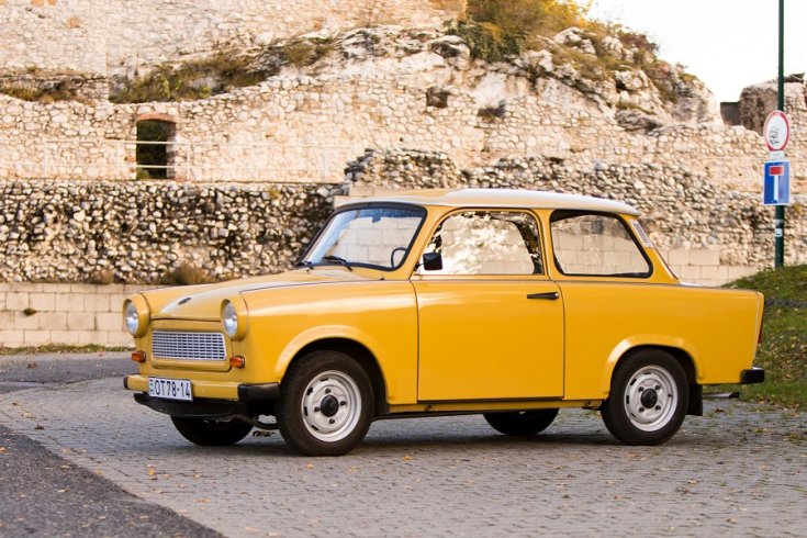 1985 Trabant 601, sárga limuzin, elölnézet, tulaj jobbra