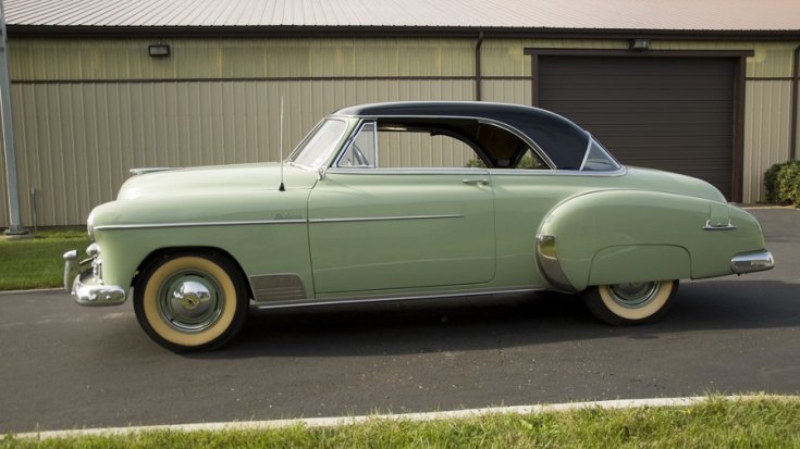 1950 Chevrolet Bel Air, 2 door hardtop, almazöld fekete tetővel, oldalnézet, balról, alulról fotózva