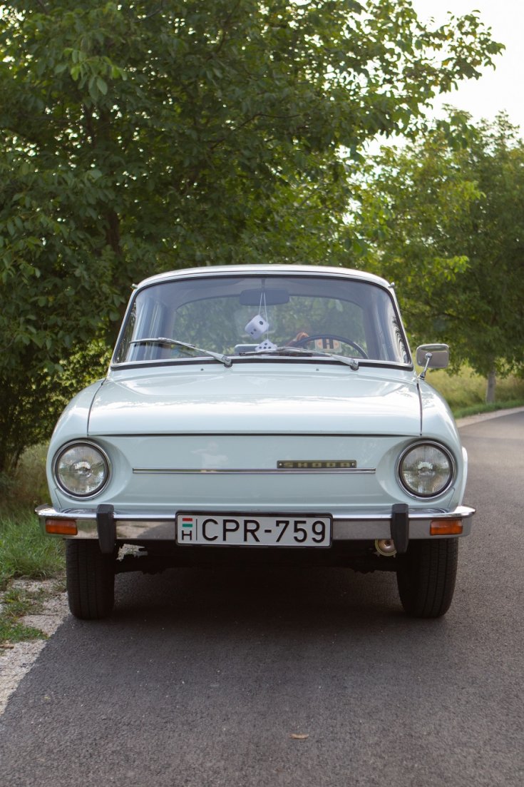 1975 Škoda S100, fehér limuzin, szemből