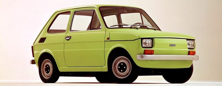 Polski Fiat 126p, zöld hatchback, króm lökhárítós, elölnézet, oldalnézet, jobbról, alulról fotózva