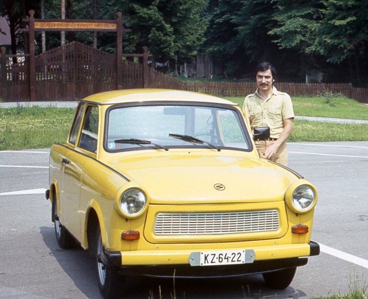 1985 Trabant 601, sárga limuzin, elölnézet, tulaj jobbra