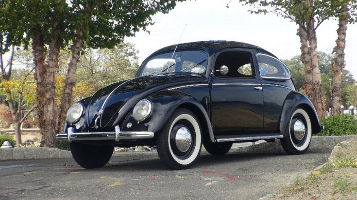 Volkswagen Typ 1 Bogár, fekete tudor, elölnézet, oldalnézet, balról fotózva, alulnézetből