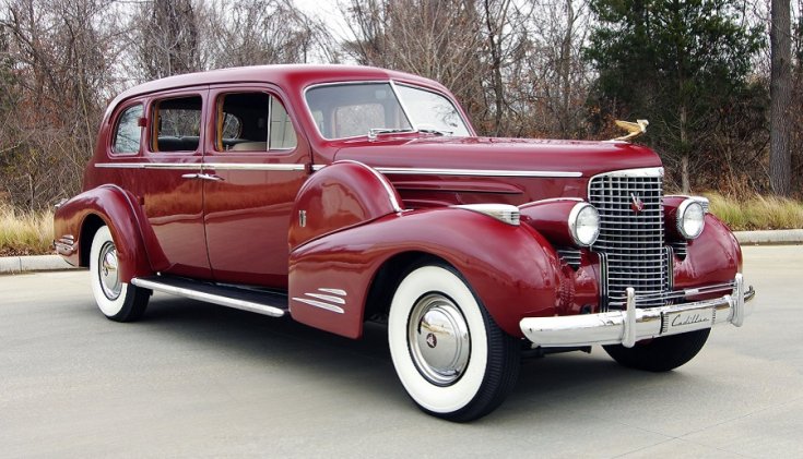 1939 Cadillac Series 90 „V16”, piros limuzin eleje