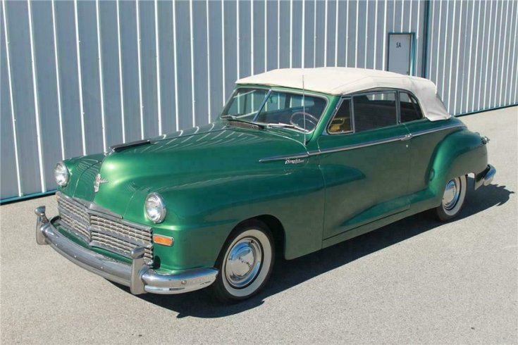 1946 Chrysler Windsor kabrió, világos fénylő zöld, fehér puhatetővel, fehérfalú gumival, elölnézet, oldalnézet, balról döntve, felülről lefelé fotózva
