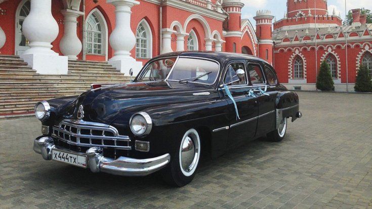 1953 GAZ ZIM 12, fekete hosszított öngyilkos ajtós limuzin elölről