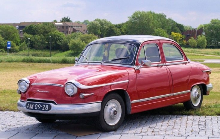 1962 Panhard PL 17, piros mikroautó, limuzin, elölnézet, oldalnézet, balról, távolról ráközelítve