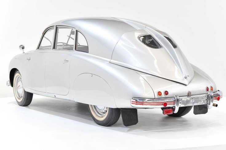 1950 Tatra T600 „Tatraplan”, ezüst fastback limuzin feneke