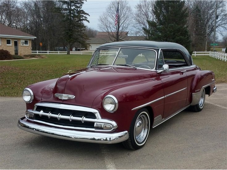 1952 Chevrolet Styleline Bel Air, hardtop, sötét meggyvörös fekete tetővel, elölnézet, oldalnézet, balról, alulról fotózva