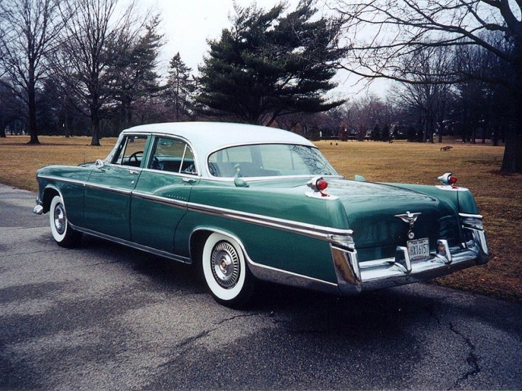 1956 Imperial limuzin, zöld fehér tetővel, hátulnézet, balról
