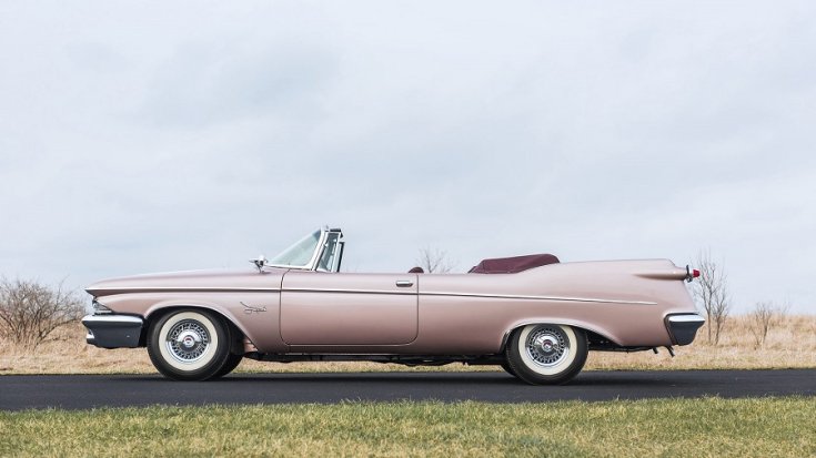1960 Imperial Crown kabrió, lehúzott tetővel, balról