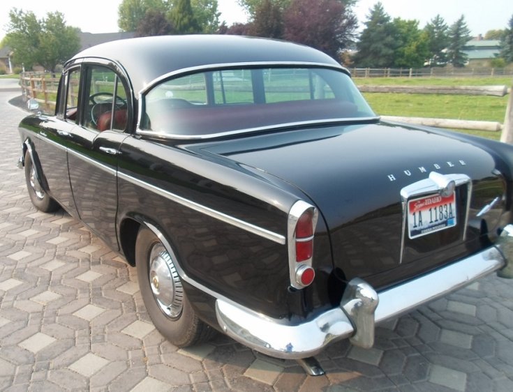 1962 Humber Super Snipe Series III, fekete 4 ajtós limuzin, hátulnézet, oldalnézet, balról döntve, alulról felfelé fotózva