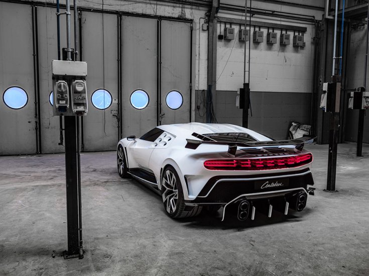 A Bugatti Centodieci hátulja