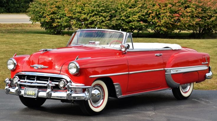 1953 Chevrolet Bel Air kabrió, piros, vajszínű ponyvatetővel, elölnézet, oldalnézet, balról, alulról fotózva