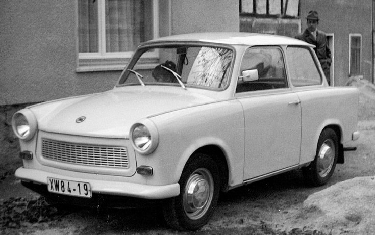 Trabant 601, fehér színű, fekete fehér kép, elölnézet, oldalnézet, balról, oldalról, alulról fotózva