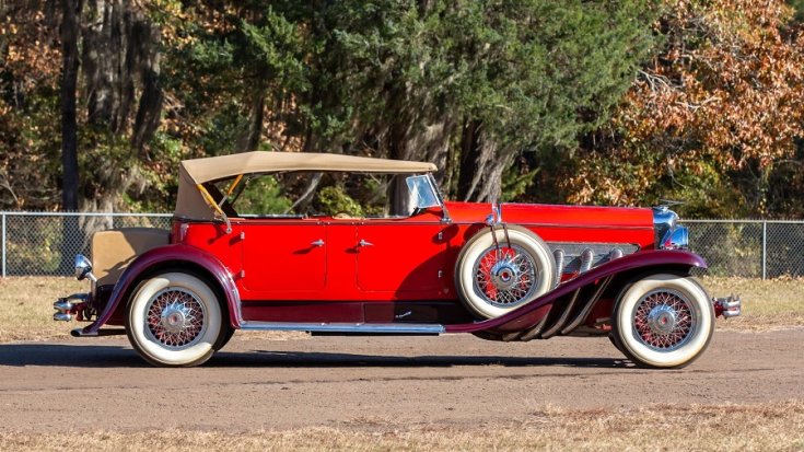1932 Duesenberg Model J, piros kabrió limuzin jobb oldala