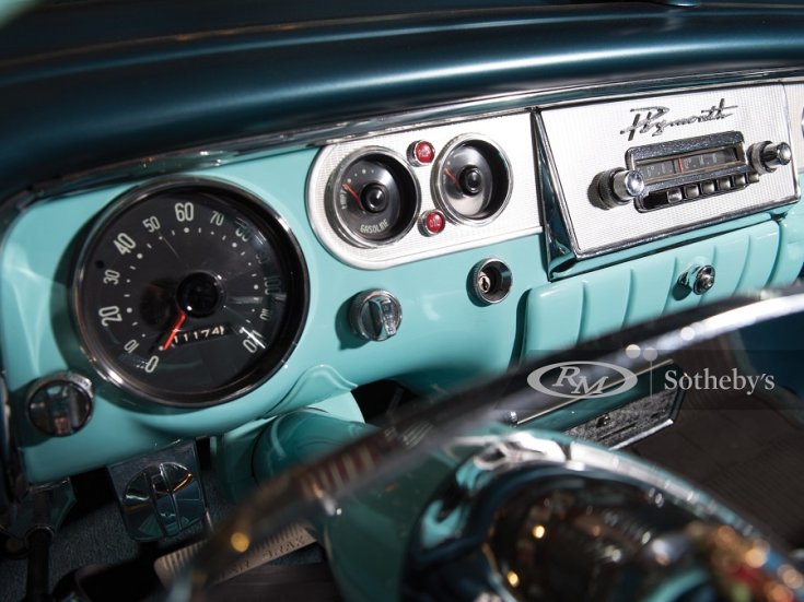 1956 Plymouth Belvedere, türkiz és sötétkék kabrió műszerfala, elölnézet, oldalnézet, balról jobbra döntve, óracsoportra ráközelítve