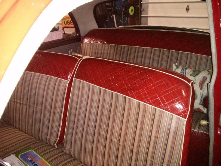 1952 Plymouth Cranbrook hátsó utastere, hátrafelé fotózva