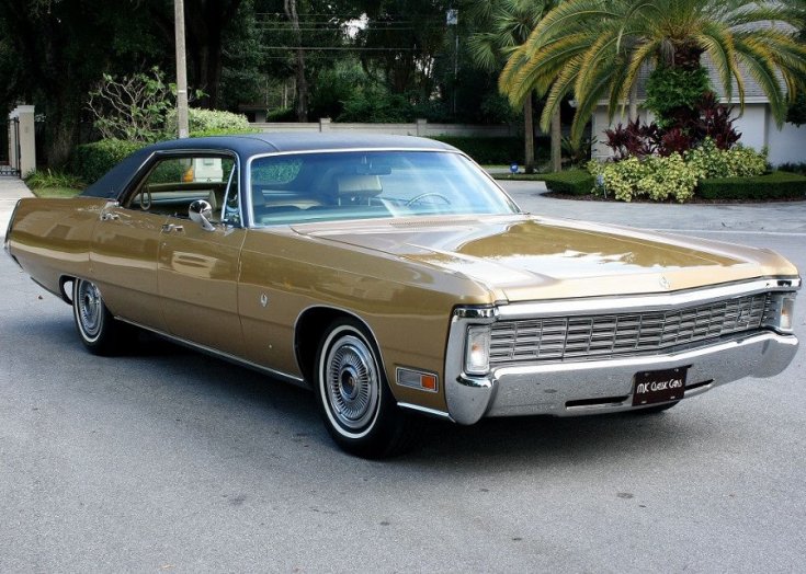 1970 Imperial LeBaron, 4 ajtós szedán, B-oszlop nélküli Southampton modell, bézs fekete tetővel, elölnézet, oldalnézet, jobbról döntve