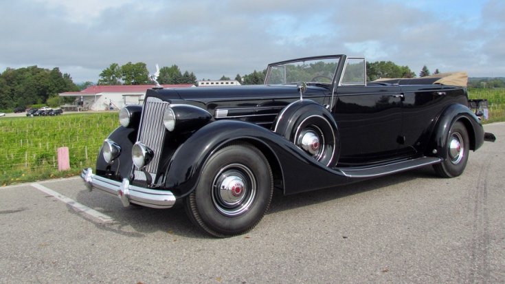 1937 Packard Twelve, fekete kabrió limuzin, eleje jobbról