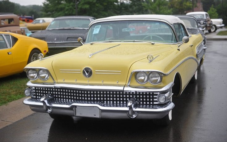 1958 Buick Roadmaster, sárga kabrió, elölnézet, balról döntve