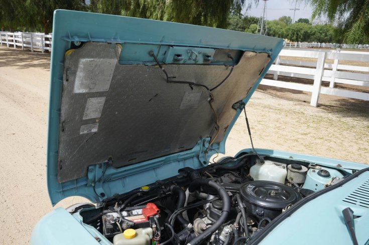 1989 Nissan Pao, nyitott motortér, hátul balról