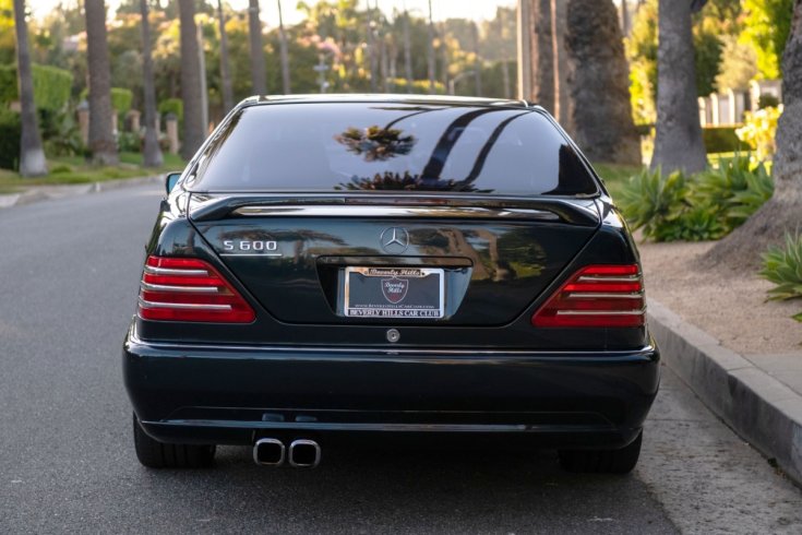 Mercedes-Benz S600 hátulról
