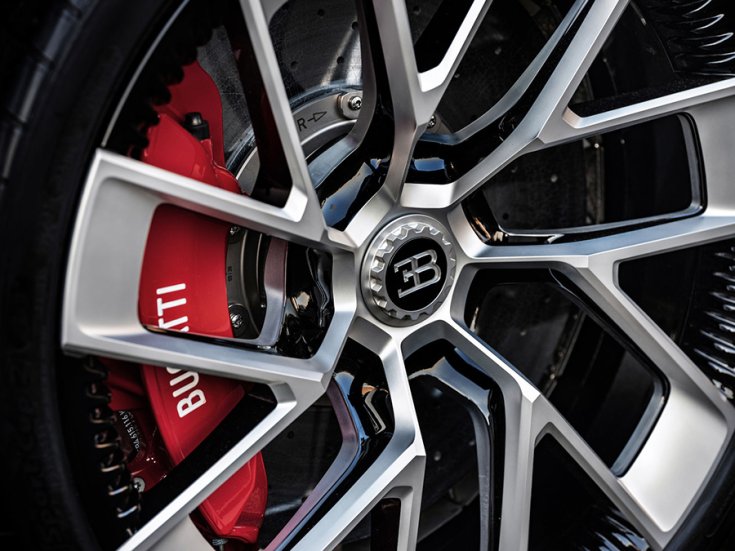 A Bugatti Centodieci felnije és a fék közelről