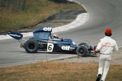 Megpördült F1-es autó