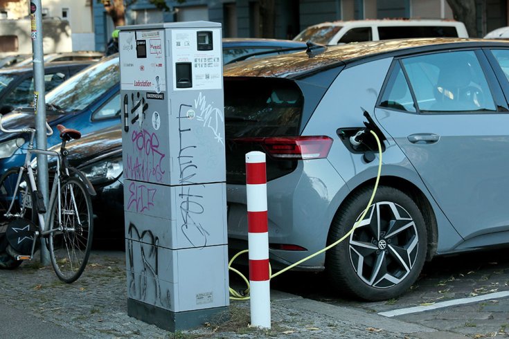 Töltőállomás Berlinben 2021 októberében – Fotó: Carsten Koall / Getty Images