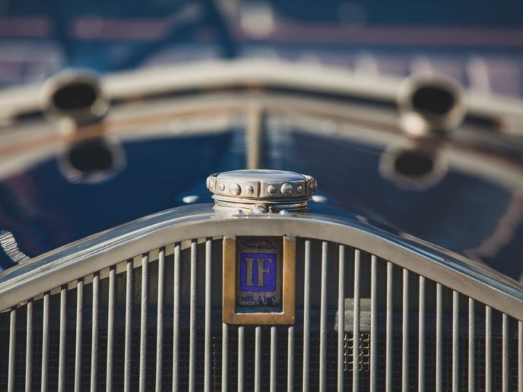 1924 Isotta Fraschini emléma, ezüst, elölnézet, szemből