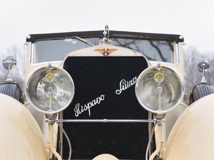 1928 Hispano-Suiza H6C, fehér test, halvány sárga sárvédők, elölnézet, szemből, ráközelítve, alulnézet