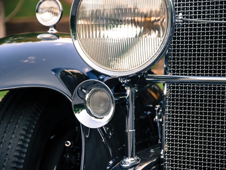 1931 Cadillac Series 452 V16, bal első lápma és nűtőrács, elölnézet, döntve, balról
