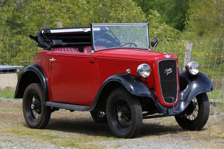 1936 Austin Seven, vörös kupé kabrió, elölnézet, oldalnézet, oldalról döntve, jobbról