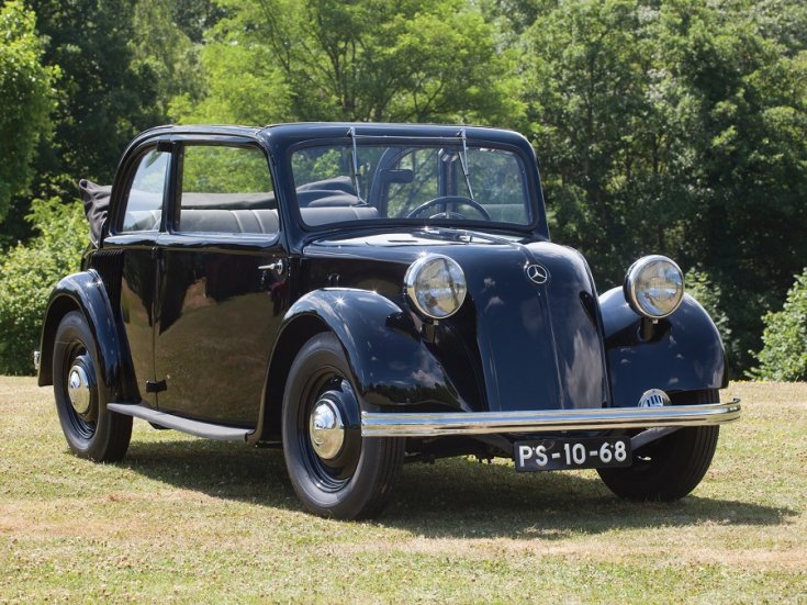 1936 Mercedes-Benz 130H (W23) fekete kabrió limuzin, elölnézet, oldalnézet, jobbról, alulról fotózva