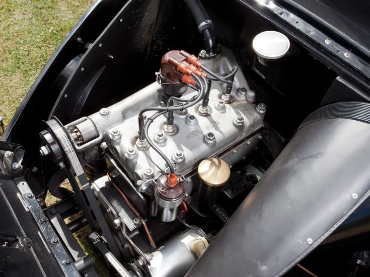 1936 Mercedes-Benz 130H (W23) fekete kabrió limuzin, motortér, elölnézet, oldalnézet, balról, felülről fotózva