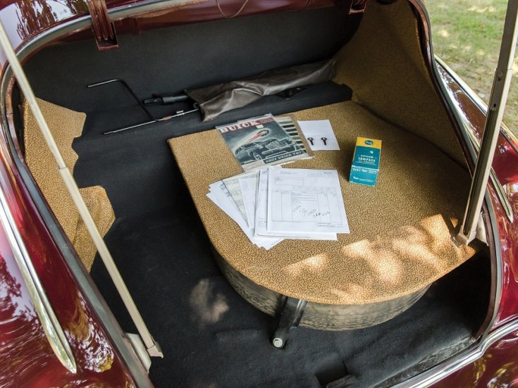 1940 Buick Series 50 Super, meggyvörös, csomagtér, oldalnézet, balról