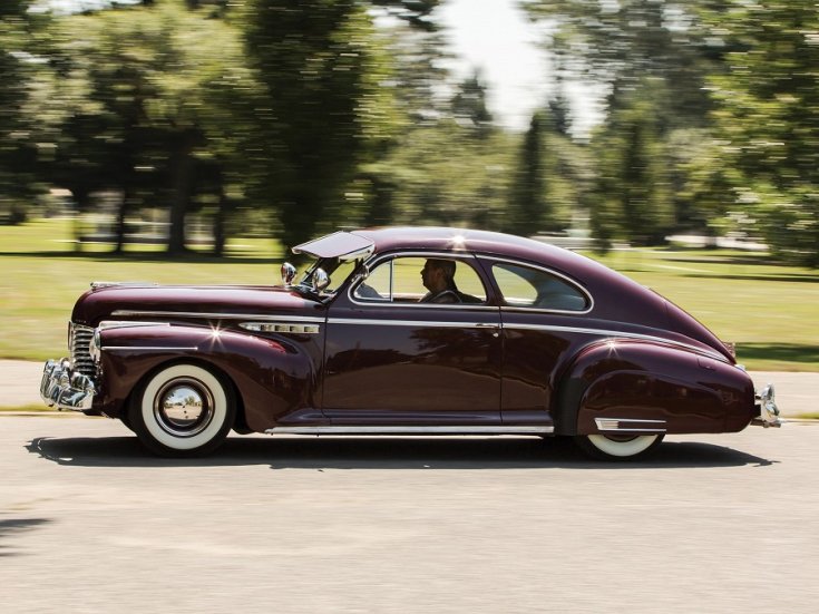 1941 Buick Super Eight sedanette, bordó, oldalnézet, balról