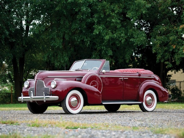 1940 Buick Special Sport Phaeton, meggyvörös kabrió limuzin, elölnézet, oldalnézet, balról, alulról fotózva, háttérben fák