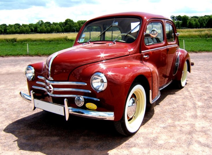 1947 Renault 4 CV, vörös, elölnézet, oldalnézet, balról döntve, ráközelítve