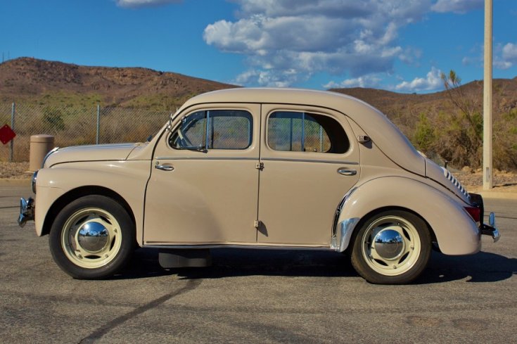 1950 Renault Vajdarab, mokkabarna, oldalnézet, balról