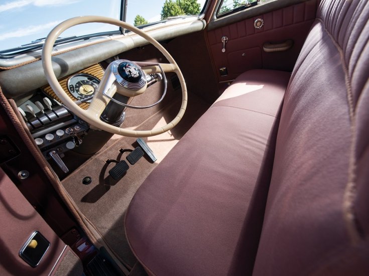 1948 Tucker 48, első üléssor és műszerfal, elölnézet, oldalnézet, balról, ráközelítve, nyitott ajtó