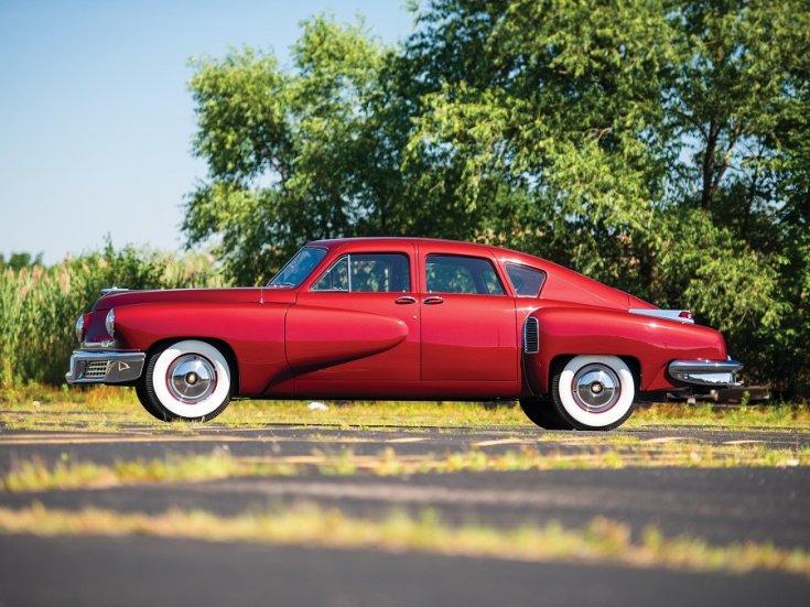 1948 Tucker 48, piros, oldalnézet, balról