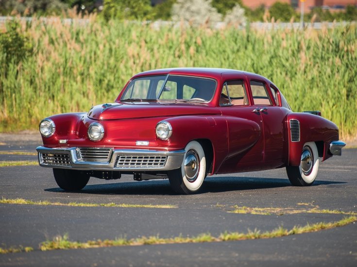 1948 Tucker 48, piros, elölnézet, oldalnézet, balról