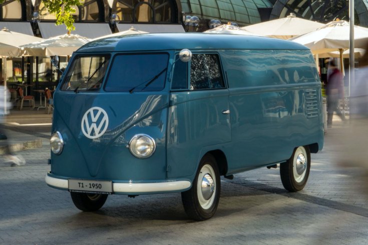 Volkswagen Transporter T1 oldalról fotózva